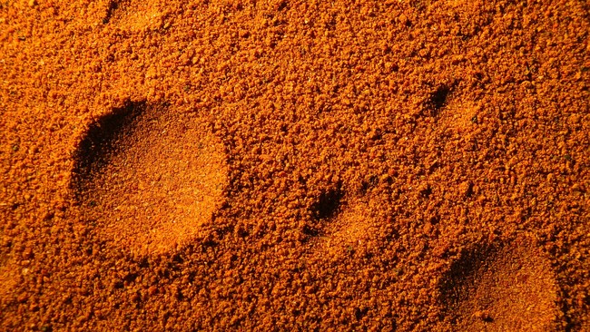 100 orang akan dipilih untuk meninggalkan Bumi, lalu membuat koloni baru di planet Mars. Apa yang mendorong mereka melakukan perjalanan satu arah itu?