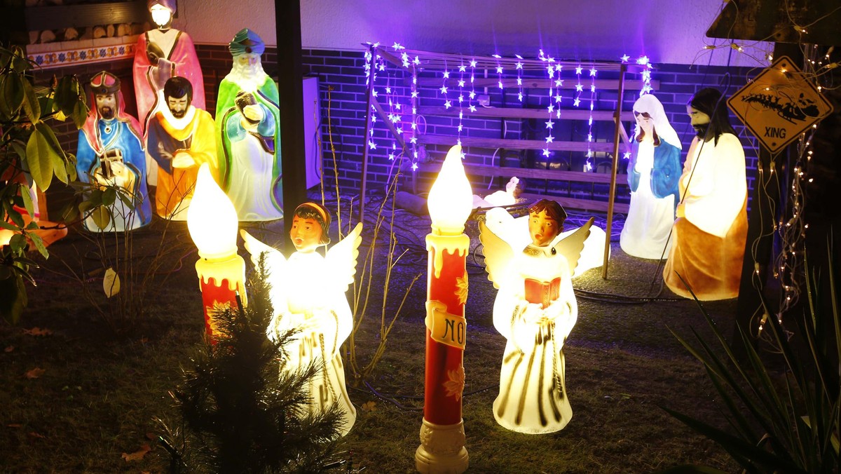 Gemerlap Warna-warni Lampu Natal Hiasi Jerman