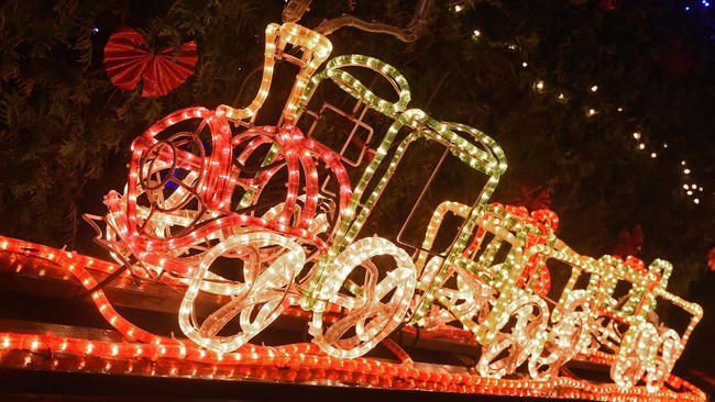 Gemerlap Warna-warni Lampu Natal Hiasi Jerman