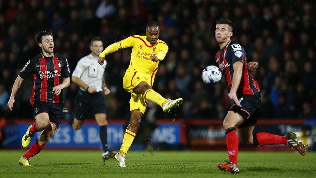 Raheem Sterling&nbsp;akhirnya mencetak gol di posisinya yang baru sebagai penyerang sentral. Kebetulan juga Sterling baru membabat rambutnya jadi plontos.