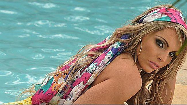 Perempuan-perempuan di Brazil berkompetisi merebut predikat bokong terindah atau Miss BumBum.