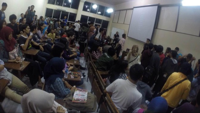 Pihak Universitas Gadjah Mada (UGM) menuntut aksi intimidasi dan pembubaran oleh ormas atas pemutaran dan diskusi film Senyap di Jogja