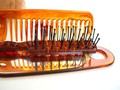 Sisir Bergigi Rapat Juga Bisa Rusak Rambut