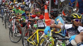 Usul Anies soal Jalur Sepeda Tol Dinilai Bisa Ganggu Bisnis