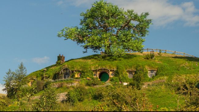 The Hobbit: The Battle of the Five Armies yang baru rilis membawa kembali tren gaya hidup ala Hobbit ke permukaan. Wisata ala kurcaci banyak diminati.