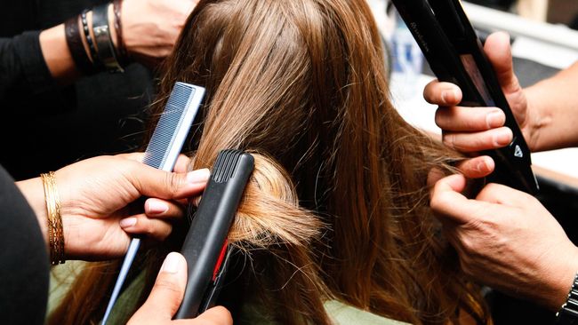 Cara cara Alami yang  Bisa Bikin  Rambut  Cepat  Panjang 