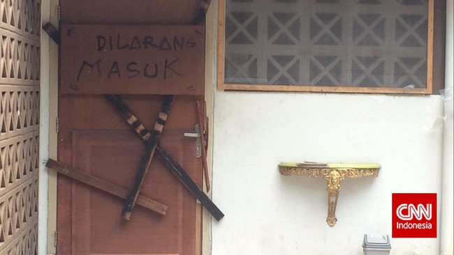 Ganja ditemukan di Sekretariat Resimen Mahasiswa UKI. Rektor berencana menutup akses kampus dengan permukiman warga untuk mencegah peredaran narkotik.