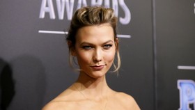 Squinch, Rahasia Sempurna Selebriti Terlihat Cantik di Foto