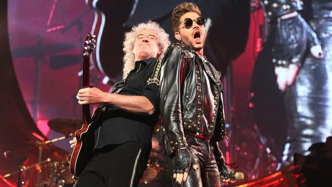 Tepat di malam tahun baru lalu, Queen dan Adam Lambert menggelar konser di Inggris yang ditonton oleh lebih dari 10 juta orang.