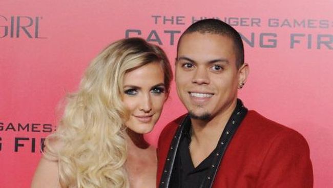 Pasangan aktor Evan Ross dan Ashlee Simpson kebanjiran rezeki tahun 2014, selain mendapat peran di The Hunger Games, apa lagi kebahagiaan pasangan ini?