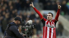 Terkait Skandal, Adam Johnson Tetap Boleh Bermain