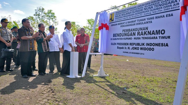 Presiden Jokowi akan membangun enam waduk di Provinsi NTT. Waduk akan berguna untuk irigasi, listrik, dan air baku.