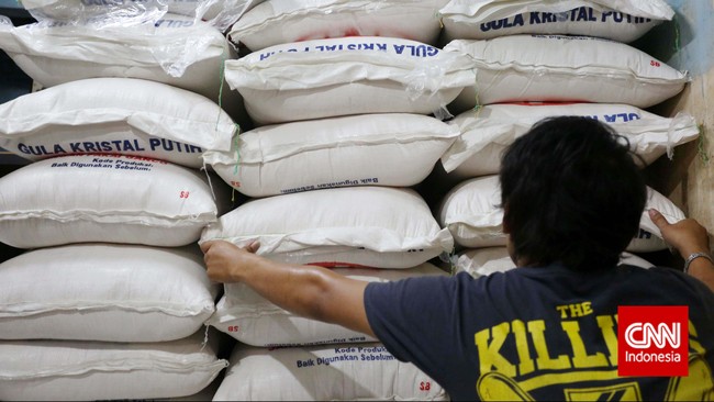 Sekitar 65 persen dari total 50 pabrik gula BUMN berkapasitas rendah dan berusia lebih dari 100 tahun.