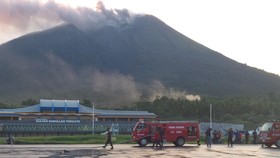Erupsi Gamalama, Sekolah Libur Penutupan Bandara Diperpanjang