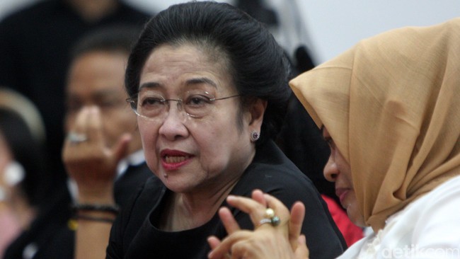 Ketua Umum PDI Perjuangan Megawati Soekarnoputri berkelakar tentang kedekatannya dengan Menteri Kelautan dan Perikanan Susi Pudjiastuti.