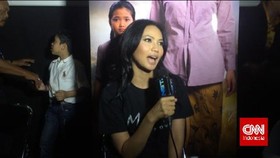 Kinaryosih Larut dalam Kesedihan 'Untuk Angeline'