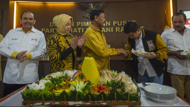 "Kalau angket dihentikan, akan banyak kesimpangsiuran. Ini agar masyarakat mengetahui sedetail-detailnya," kata Ketua Bapilu Hanura Karna Brata.