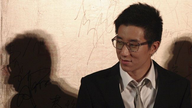 Jaycee Chan, putra aktor laga Jackie Chan terbelit masalah narkotika. Desember lalu, ia didakwa bersalah dan terancam hukuman maksimal tiga tahun penjara.
