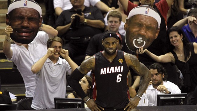 LeBron James menjadi pemain termuda di dalam sejarah NBA yang mencetak 24.000 poin sepanjang 30 tahun 17 hari kariernya.