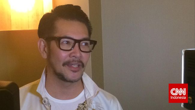 Sekalipun putra sulungnya, Brandon Salim, makin sibuk melakoni seabrek kegiatan di ranah hiburan, Ferry Salim menegaskan, "Pendidikan nomor satu."