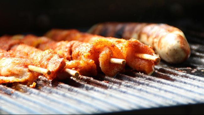 Sah-sah saja menggelar pesta barbeque. Namun, jangan sembarang makan ayam dan jagung bakar. Ada beberapa pesan dari dokter agar Anda tetap sehat di tahun baru.