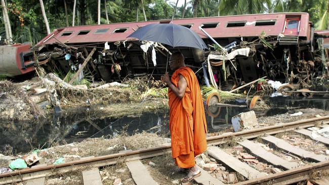Meski kondisi membaik dan sektor pariwisata yang terkena dampak parah akibat tsunami, banyak warga Sri Lanka yang enggan kembali ke rumah mereka.