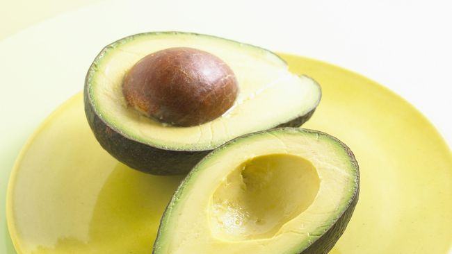 Alpukat sering dijadikan sebagai menu makan saat seseorang sedang diet. Namun, apakah makan alpukat benar-benar bisa membantu menurunkan berat badan?