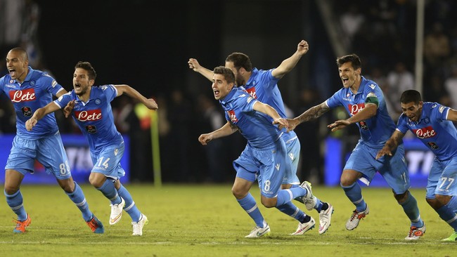 Dries Mertens diusir wasit pada menit ke-72 setelah Napoli unggul 2-0 atas Sassuolo. Beruntung keunggulan Napoli bertahan hingga menit akhir.