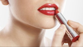 Di Indonesia Lipstik Merah Lekat dengan Tradisi