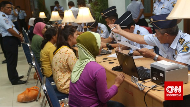 Satu penelitian menunjukkan kiriman dana US$100 juta dari pekerja migran Sumbawa gagal digunakan untuk mendorong pembangunan di wilayah itu.