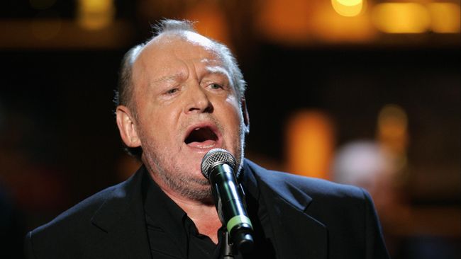 Joe Cocker penyanyi soul kulit putih asal Inggris dengan suara serak meninggal dunia pada usia ke-70 tahun setelah menderita kanker paru-paru.&nbsp;