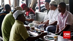 Tak Patuh Aturan Jaga Jarak, Warkop di Aceh Bakal Ditutup