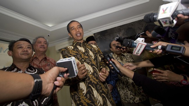 Pemerintah menurut Jokowi akan terus mengevaluasi penerapan subsidi tetap BBM ke masyarakat.