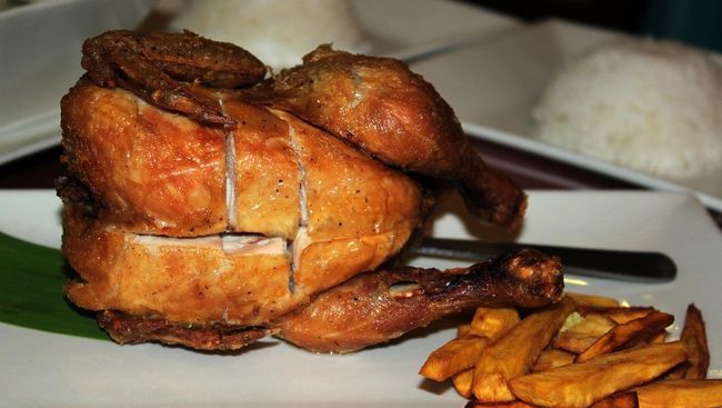 Seorang pria di Australia membuka lowongan pekerjaan sebagai pengulas 10 restoran ayam goreng. Salah satu di antaranya adalah restoran Indonesia.