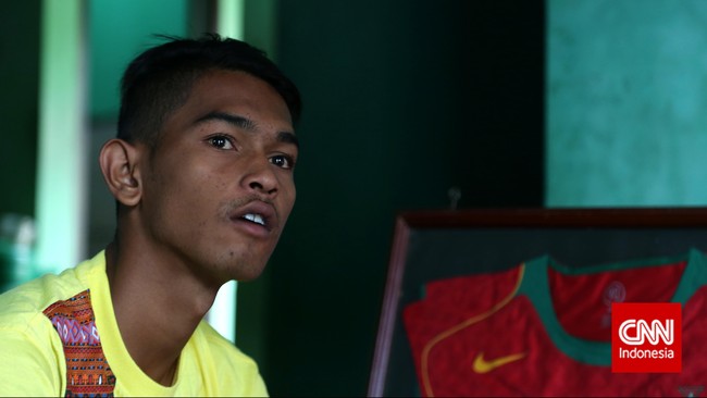 Pesepak bola muda Indonesia, Martunis, yang saat ini bermain di akademi Sporting Lisbon akhirnya nongkrong bareng dengan ayah angkatnya, Cristiano Ronaldo.