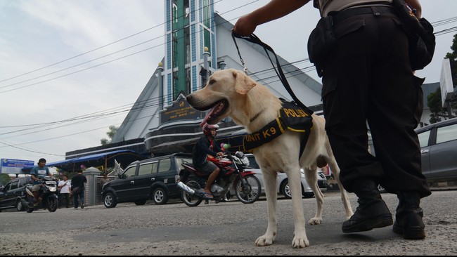 Beberapa hari jelang perayaan Natal, Polri mengumumkan telah melakukan penangkapan atas beberapa orang yang diduga tergabung dalam kelompok teror.