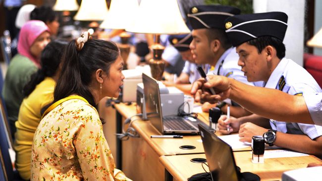 Kemlu RI Buka Suara soal Indonesia Setop Kirim TKI ke Malaysia Kemlu RI buka suara terkait penghentian sementara pengiriman tenaga kerja Indonesia ke Malaysia menyusul temuan pelanggaran dalam sistem perekrutan.
