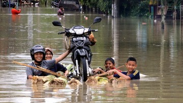 Jalur Alternatif Bireuen-Aceh Tengah Terputus Lagi, Banjir Seret Aktivitas Warga