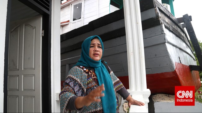 Tak hanya dari kaum orang tua, bangkitnya perekonomian juga terlihat dari adu kreatif yang dilakukan kaum muda Aceh.