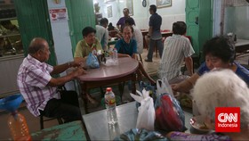 Qanun Aceh: Tempat Usaha Wajib Tutup saat Jam Salat Magrib