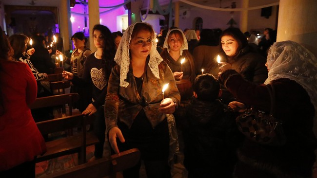 Umat Kristen Irak merayakan Hari Natal dengan syahdu mengingat nasib ribuan saudara seiman yang terpaksa mengungsi karena ISIS.&nbsp;