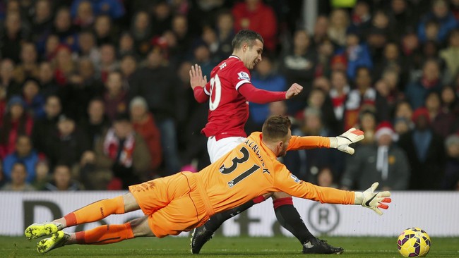 Manchester United berhasil mempertahankan peringkat tiga klasemen sementara Liga Primer di Boxing Day berkat kemenangan 3-1 atas Newcastle, Jumat (26/12).