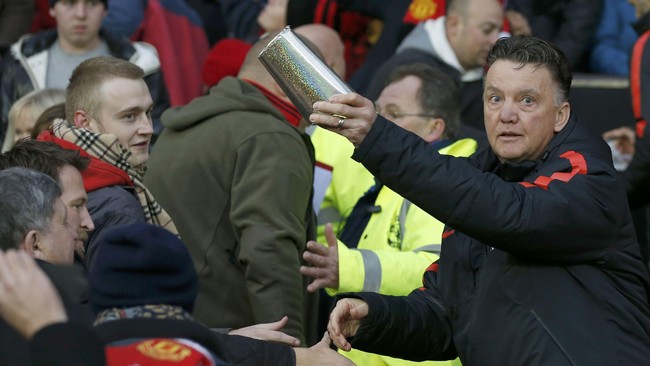 Manajer Manchester United Louis van Gaal bersuka cita setelah kemenangan timnya dalam laga Boxing Day.