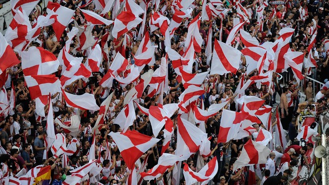 Rayo Vallecano mengumumkan penggalangan dana untuk Carmen Martinez, seorang wanita 85 tahun yang terusir dari rumahnya di pinggiran kota Madrid.