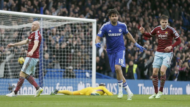 Diego Costa berhasil menciptakan satu gol dan satu assist saat Chelsea mengalahkan West Ham United 2-0 di Stamford Bridge, Jumat (26/12).