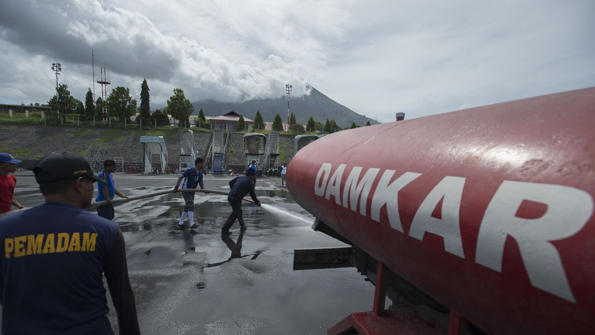 Plafon Bandara Sultan Babullah Ternate Ambruk Imbas Hujan Deras