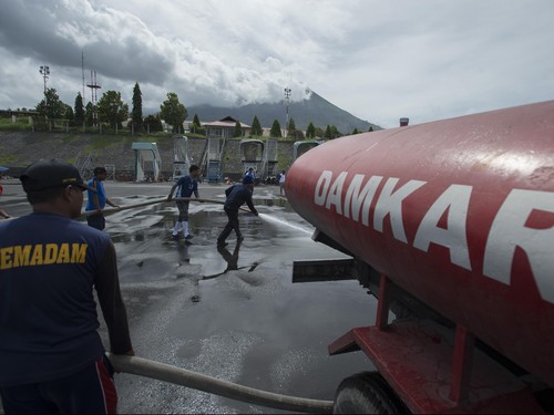 Plafon Bandara Sultan Babullah Ternate Ambruk Imbas Hujan Deras