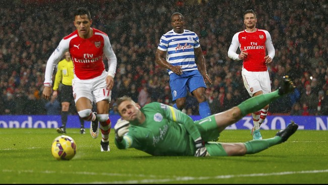Arsenal harus tampil dengan 10 pemain sejak menit ke-53 melawan QPR setelah Olivier Giroud mendapat kartu merah karena menanduk Nedum Onuoha.
