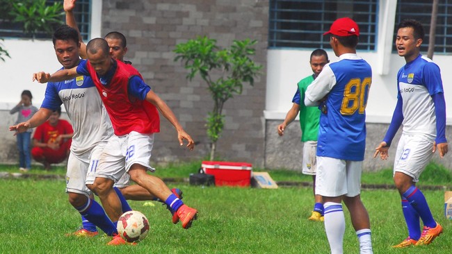 Persib Bandung harus mewaspadai agresivitas Ha Noi T&T saat kedua tim bertemu di babak kualifikasi Liga Champions Asia 2015, Selasa (10/2).
