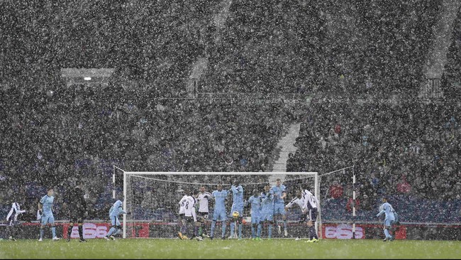 Manchester City memenangkan laga atas West Bromwich Albion dengan skor telak 3-1 di bawah hujan salju 3-1, Jumat (26/12).